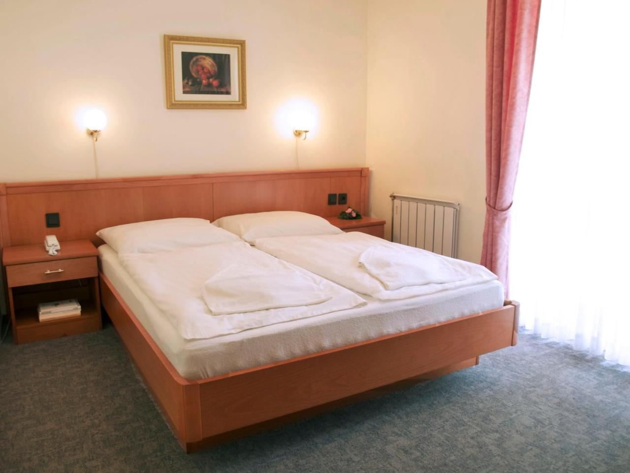 HOTEL DEL PORTO BALATONF LDV R 4 Magyarorsz g HUF 38167 rt l